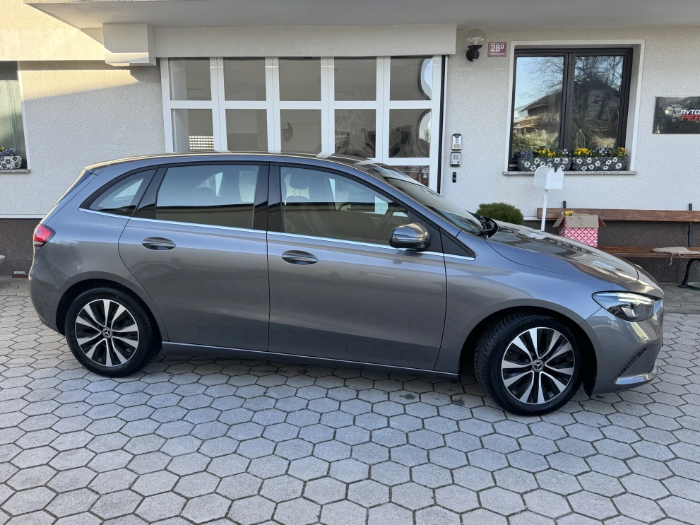 Mercedes-Benz B-Razred B 180d-AUT-NAVI-KAMERA-2XPDC-ALU17-LED LUČI